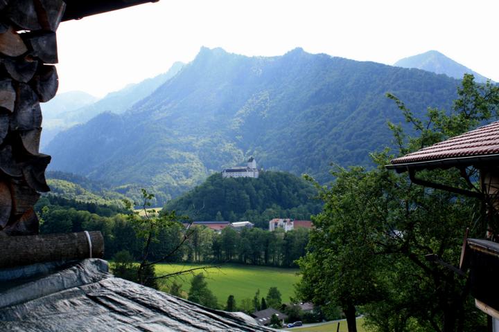 Blick auf Schloss Hohenaschau ihn Aschau