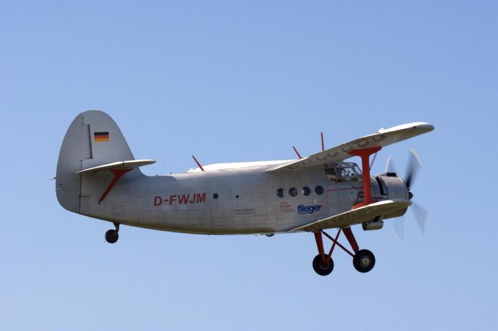 Antonov AN2 im Flug
