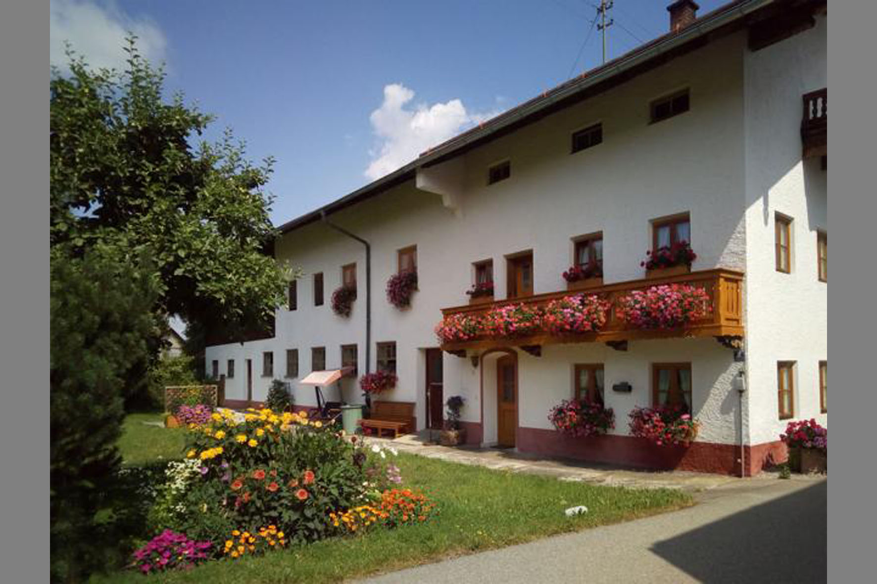 Blumenschmuck in Prutting OT Altstein