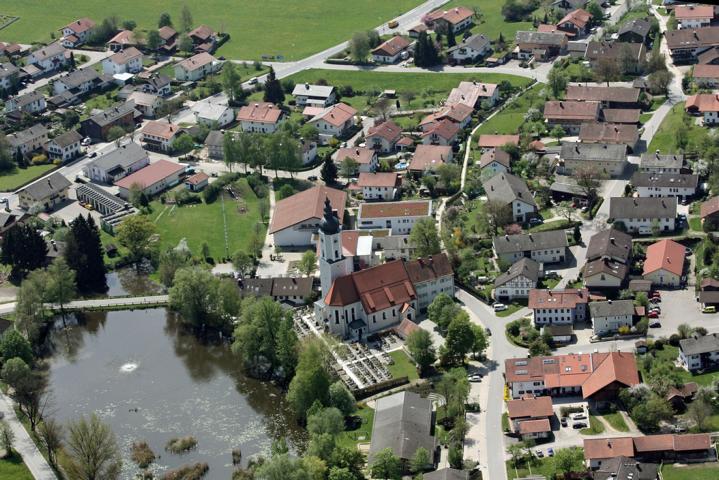 Pruttings Dorfkern aus der Luft