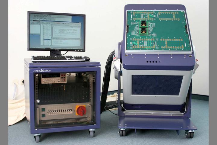 Testsystem der Firma Credence